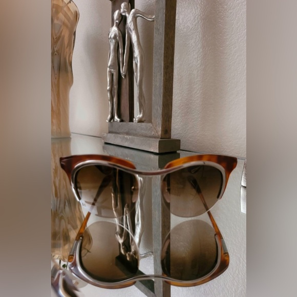 Prada sunglasses - Picture 6 of 10